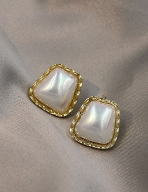 Элегантные серьги-пусеты перламутровые квадраты Z55081 Элегантные серьги-пусеты перламутровые квадраты Z55081