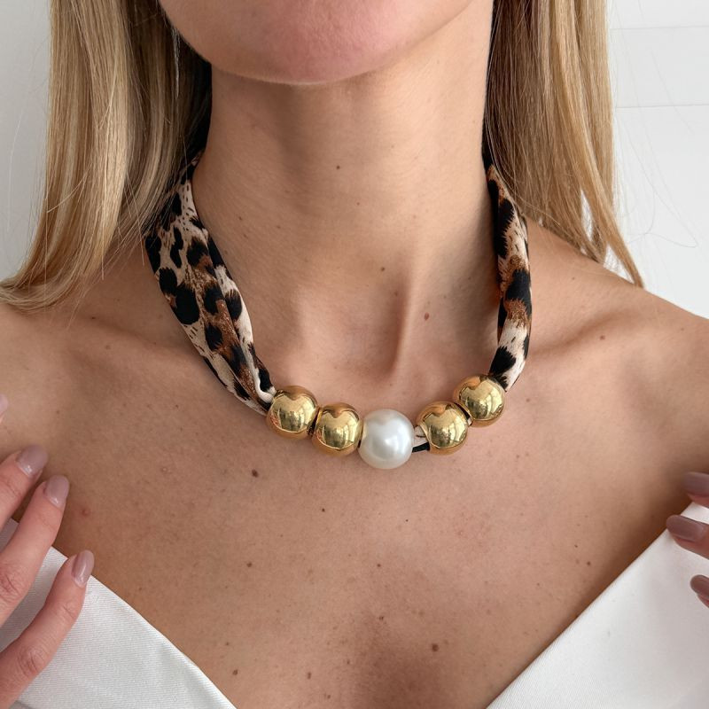 Чокер на широкой ленте с крупными золотистыми бусинами CJT25625 Чокер на широкой ленте с крупными золотистыми бусинами CJT25625