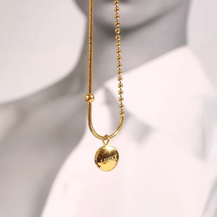 Колье с подвеской в форме объемного золотого медальона J10904CJJ