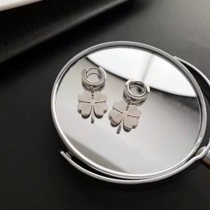 Серьги-кольца с перламутровым клевером 1J10881CJJ