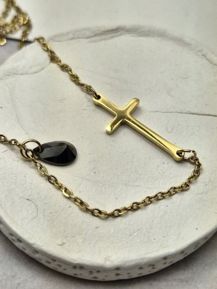 Асимметричная цепочка с кулоном в форме золотого креста J11313CJJ Асимметричная цепочка с кулоном в форме золотого креста J11313CJJ