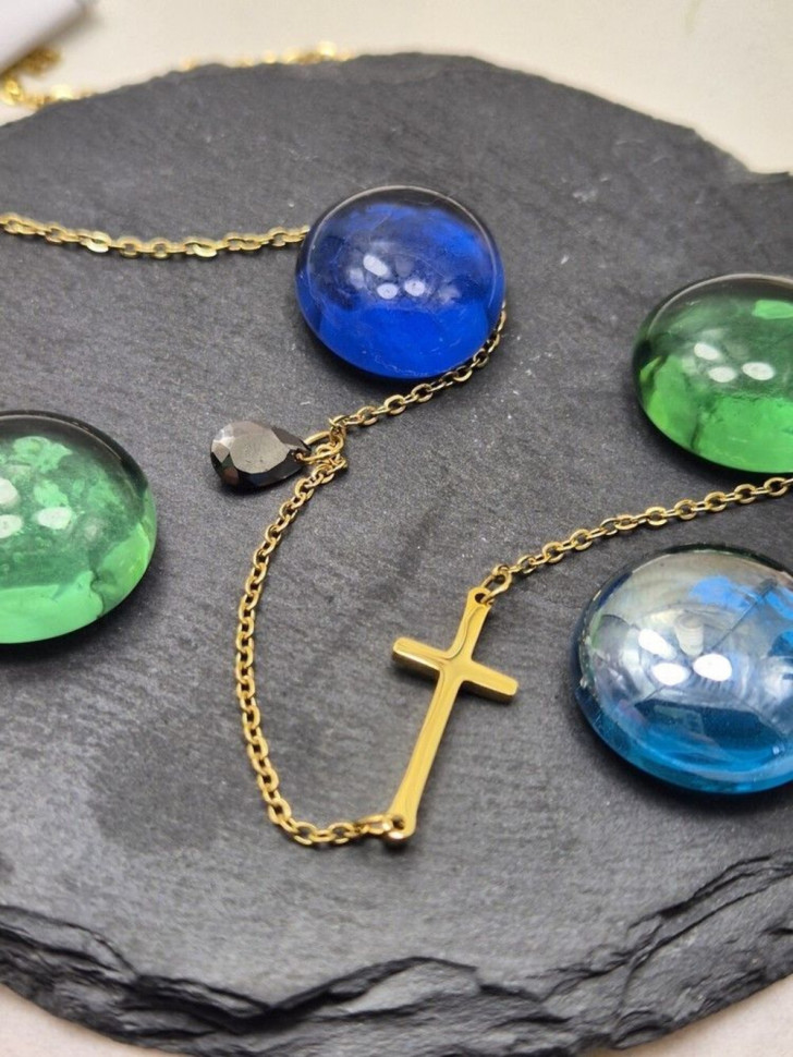 Асимметричная цепочка с кулоном в форме золотого креста J11313CJJ Асимметричная цепочка с кулоном в форме золотого креста J11313CJJ