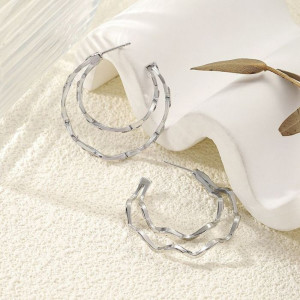 Многослойные серьги-конго с волнистым краем CJH55899