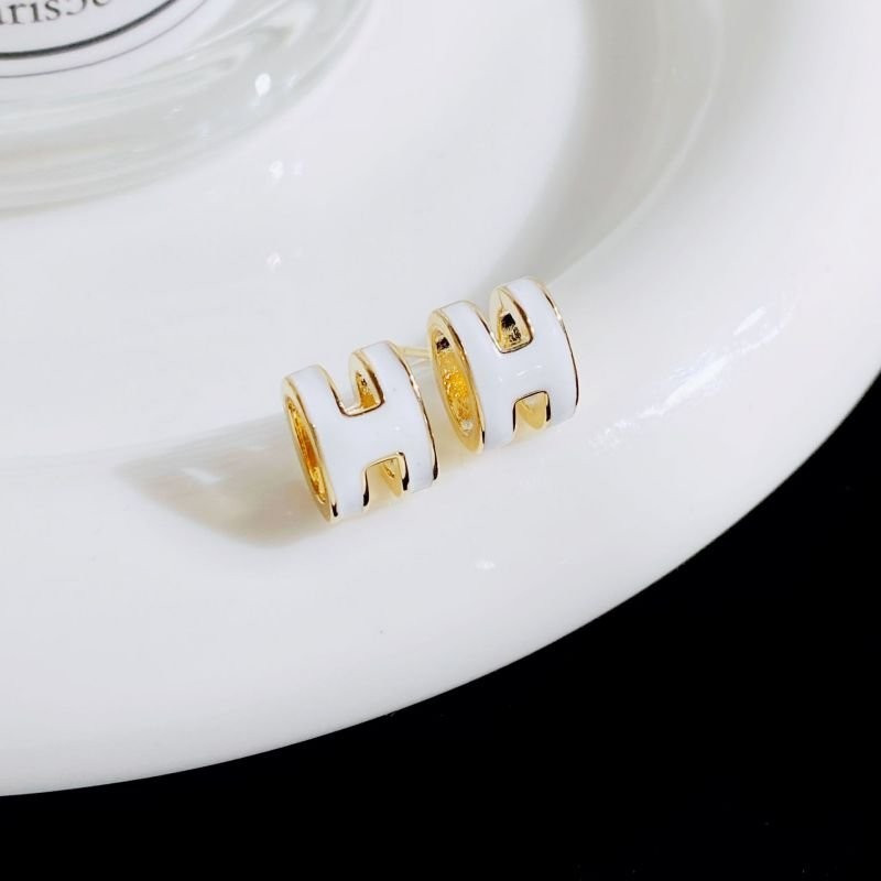 Серьги-кольца с белой эмалью и прорезью CJD00231 Серьги-кольца с белой эмалью и прорезью CJD00231