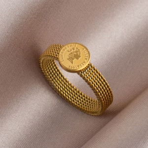 Кольцо титановая сталь напыление золотом 1J12259CJJ Кольцо титановая сталь напыление золотом 1J12259CJJ