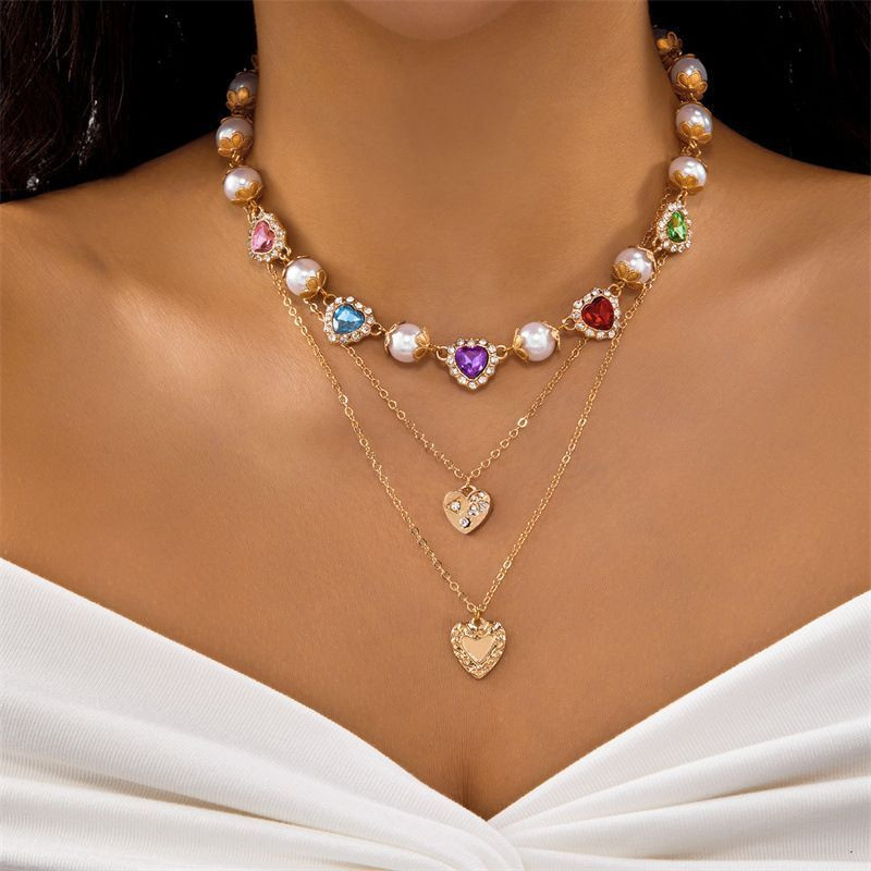 Трехслойное колье с разноцветными сердцами и жемчугом CJT15264