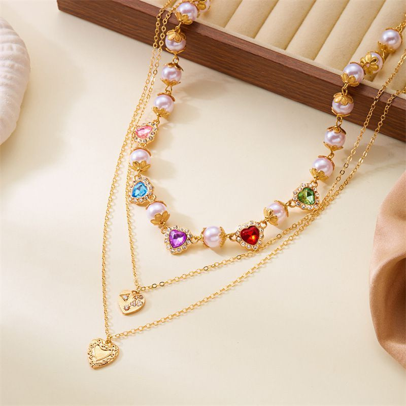 Трехслойное колье с разноцветными сердцами и жемчугом CJT15264