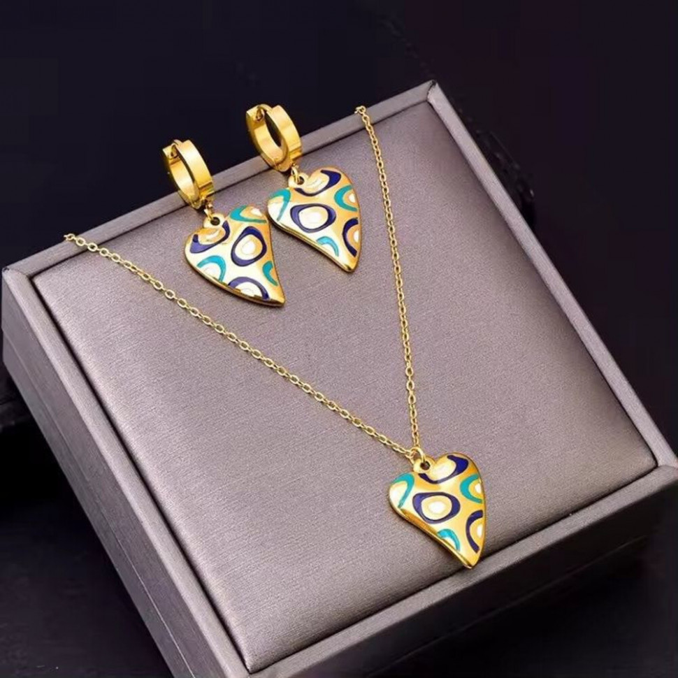 Золотистая цепочка с подвеской в форме сердца с эмалью J10905CJJ