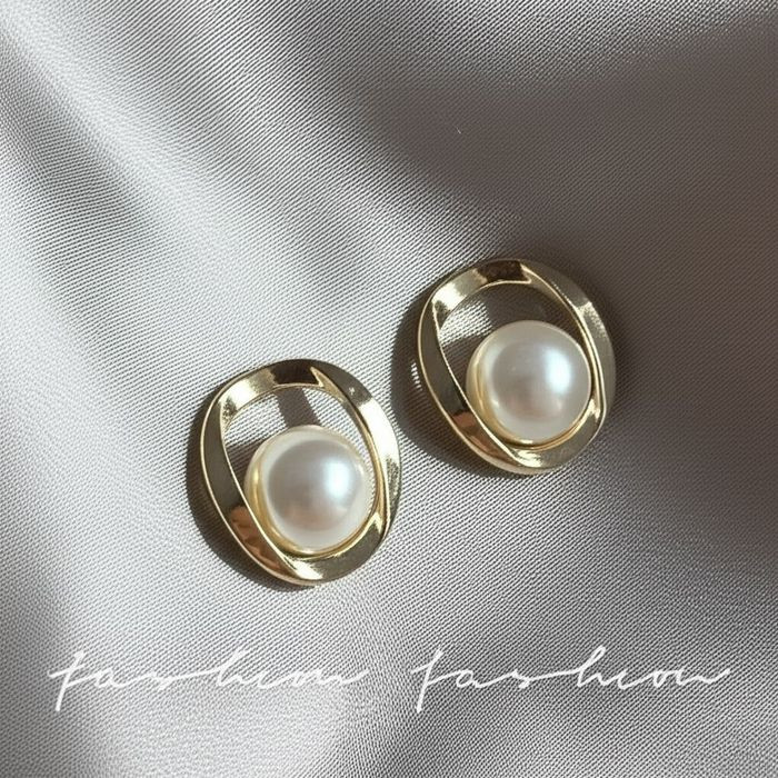 Серьги-гвоздики с жемчужиной в объёмной круглой оправе J10682CJJ