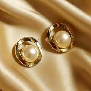 Серьги-гвоздики с жемчужиной в объёмной круглой оправе J10682CJJ