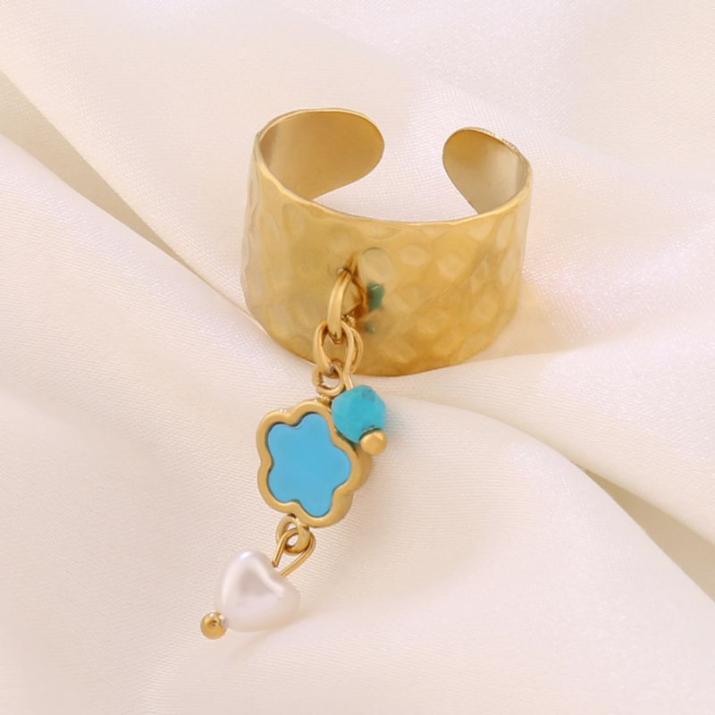 Широкое разомкнутое кольцо с подвесками-звездами CJR77582