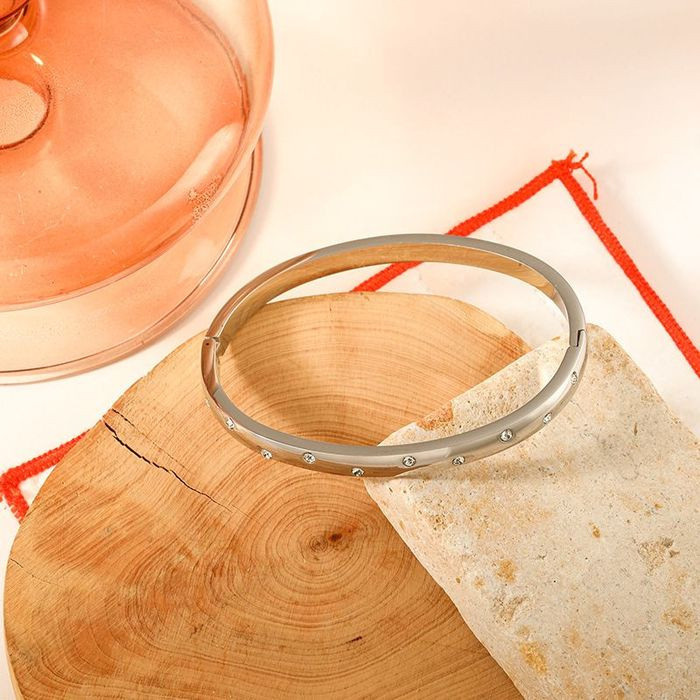 Браслет жесткий с гравировкой в форме звезд CJL30613