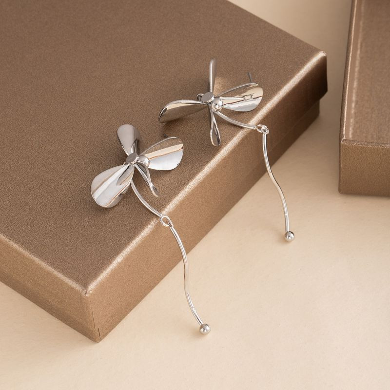 Золотистые серьги пусеты с извилистыми линиями и цветами CJN90250 Золотистые серьги пусеты с извилистыми линиями и цветами CJN90250