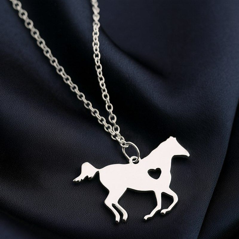 Титановая цепочка с кулоном скачущая лошадь с сердцем 1J12433CJJ Титановая цепочка с кулоном скачущая лошадь с сердцем 1J12433CJJ