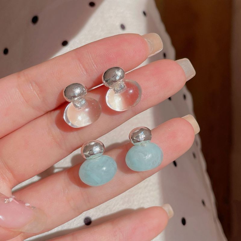 Дизайнерские серьги-пусеты Мятные сферы на серебристой основе CJG38951