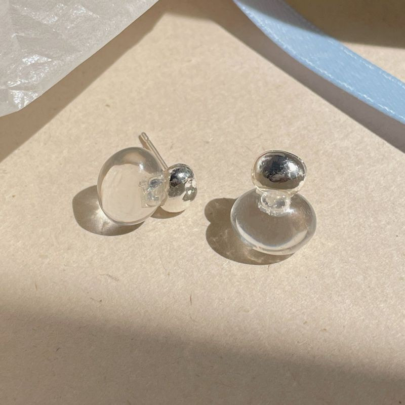 Дизайнерские серьги-пусеты Мятные сферы на серебристой основе CJG38951