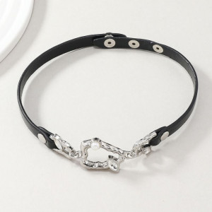 Кожаный чокер с декоративной пряжкой и стразами CJC68142