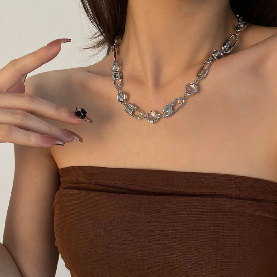 Серебристое колье из крупных овальных звеньев CJH67730