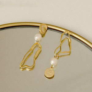 Асимметричные висячие серьги с контурами сердец и жемчугом CJG24604 Асимметричные висячие серьги с контурами сердец и жемчугом CJG24604