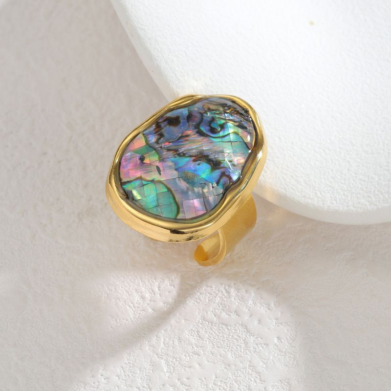Разомкнутое кольцо с крупным перламутровым камнем в золотистой оправе CJT01115 Разомкнутое кольцо с крупным перламутровым камнем в золотистой оправе CJT01115