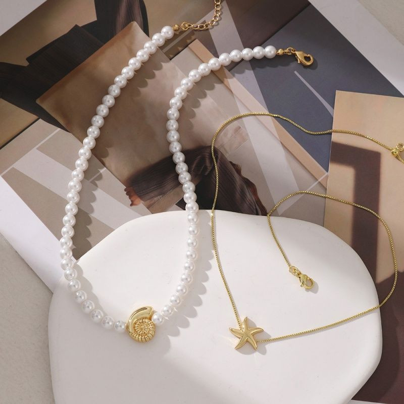 Двухслойное Колье с жемчугом и буквами CJM23012 Двухслойное Колье с жемчугом и буквами CJM23012