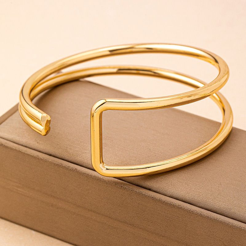 Жесткий браслет CJP54256 Жесткий браслет CJP54256