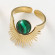 Кольцо с полукруглым веером и зеленым камнем CJL47065