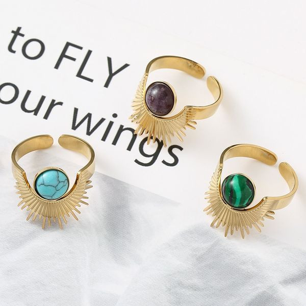 Кольцо с полукруглым веером и зеленым камнем CJL47065