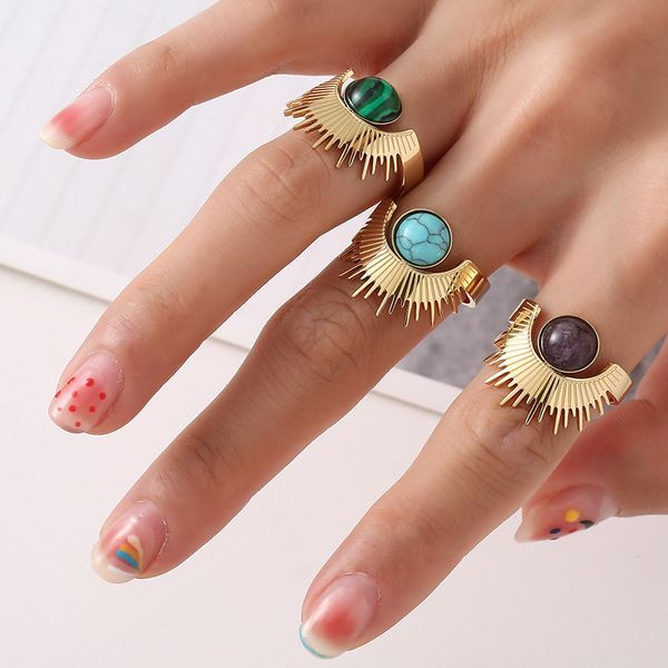 Кольцо с полукруглым веером и зеленым камнем CJL47065