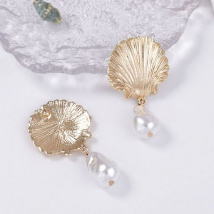 Висячие серьги в форме золотистых ракушек с жемчугом CJM76499 Висячие серьги в форме золотистых ракушек с жемчугом CJM76499