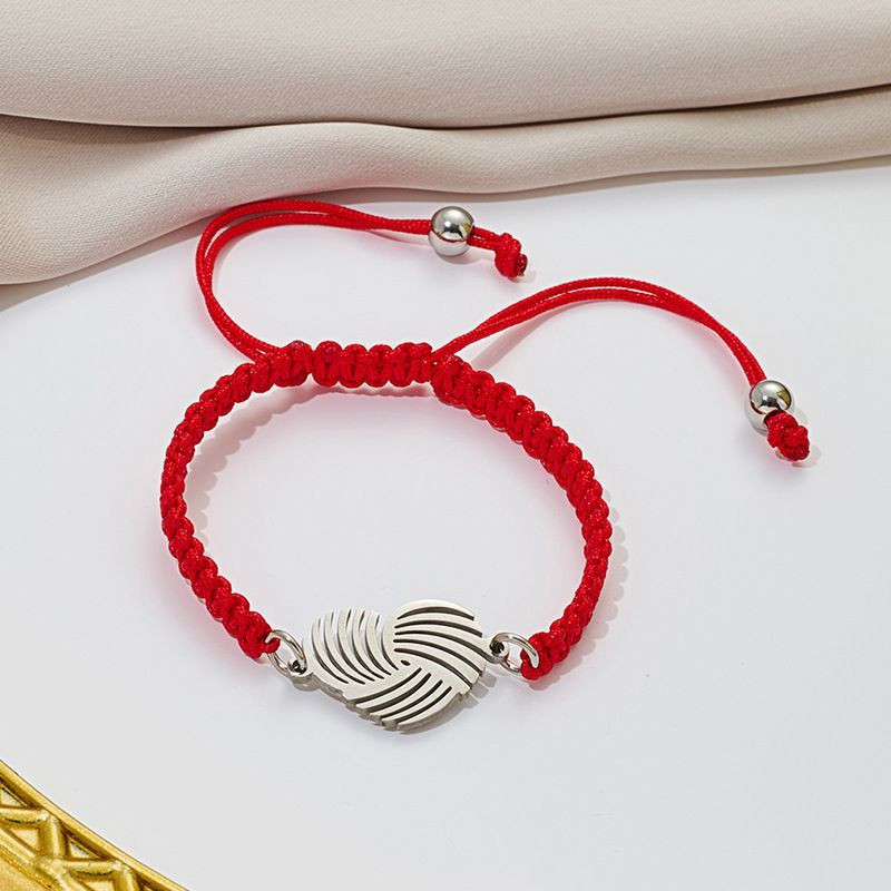 Браслет плетеная нить с серебристыми переплетенными сердцами CJQ92934