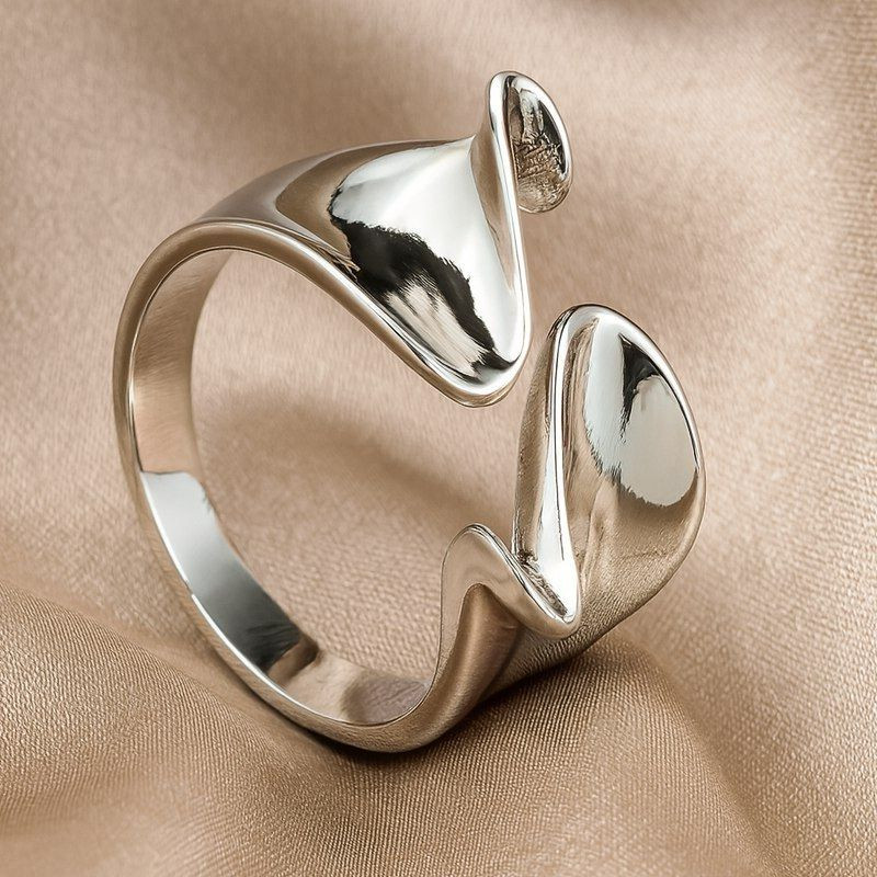 Разомкнутое кольцо абстрактной формы с зеркальным блеском 1J12466CJJ