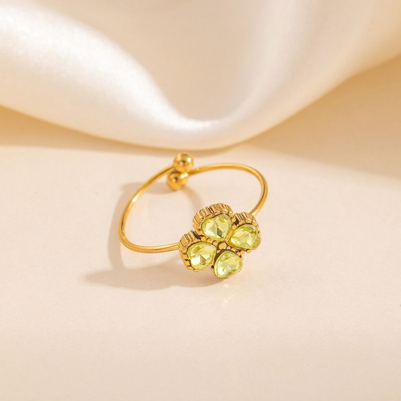 Тонкое золотистое кольцо с четырехлистником из разноцветных фианитов CJT22632