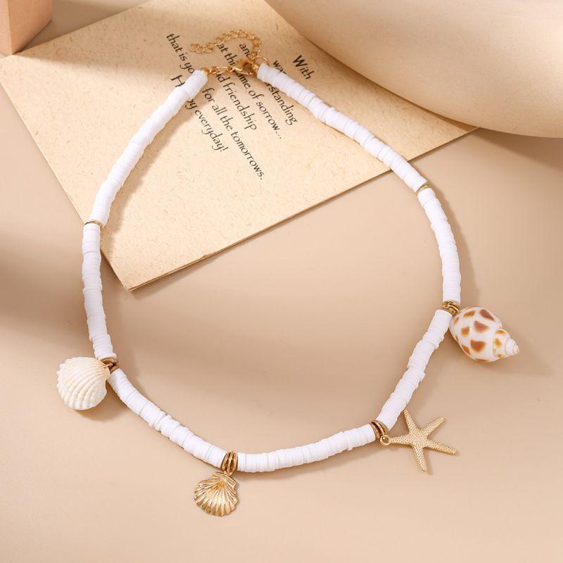 Чокер из белых прямоугольных пластин с морскими подвесками CJP47924