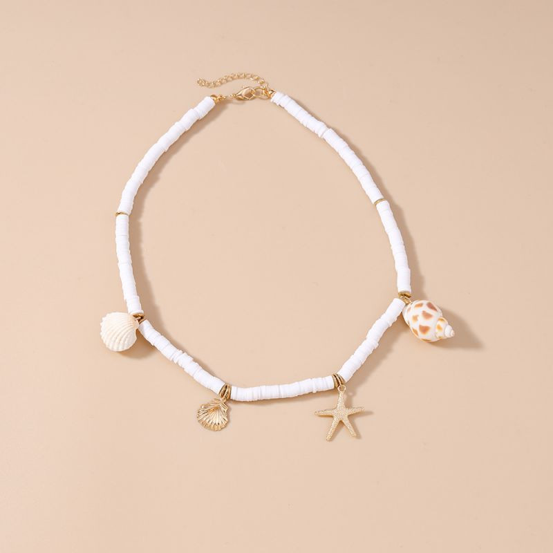 Чокер из белых прямоугольных пластин с морскими подвесками CJP47924