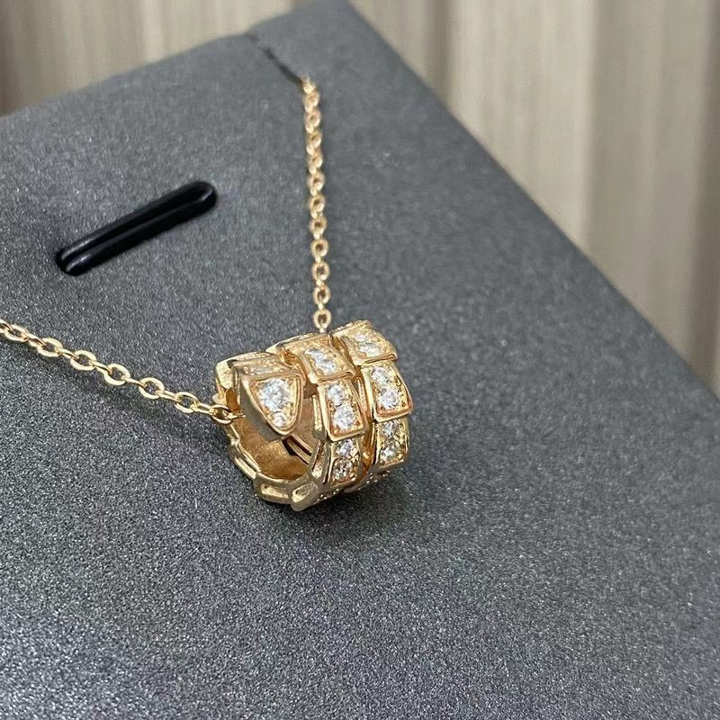 Золотистая Цепочка с кулоном в форме змеи 1J11968CJJ Золотистая Цепочка с кулоном в форме змеи 1J11968CJJ