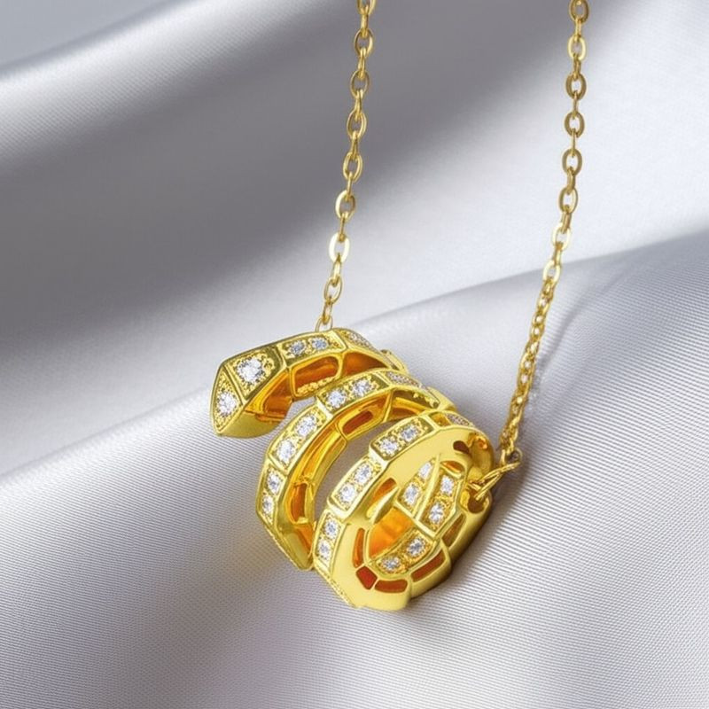 Золотистая Цепочка с кулоном в форме змеи 1J11968CJJ Золотистая Цепочка с кулоном в форме змеи 1J11968CJJ