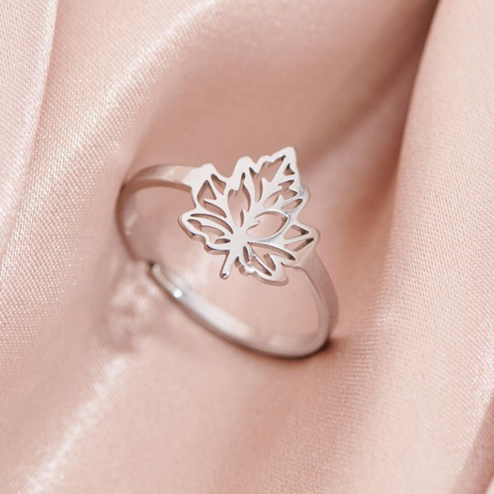 Серебристое кольцо с ажурным листом клена CJH62258