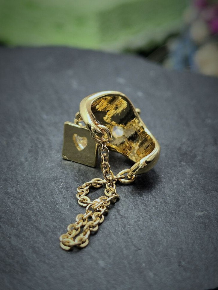 Золотистый кафф с кристаллами и цепью 1J10988CJJ