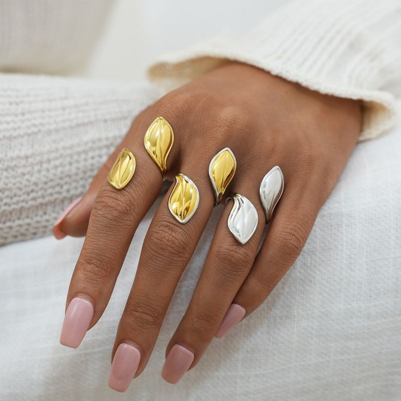 Фантазийное кольцо из стали с текстурой мятого металла CJT00837 Фантазийное кольцо из стали с текстурой мятого металла CJT00837