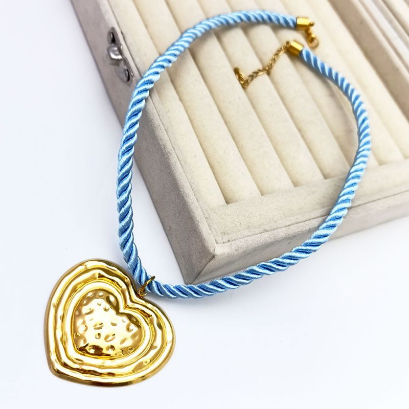 Текстильный чокер с массивным кулоном в форме сердца CJR66519 Текстильный чокер с массивным кулоном в форме сердца CJR66519