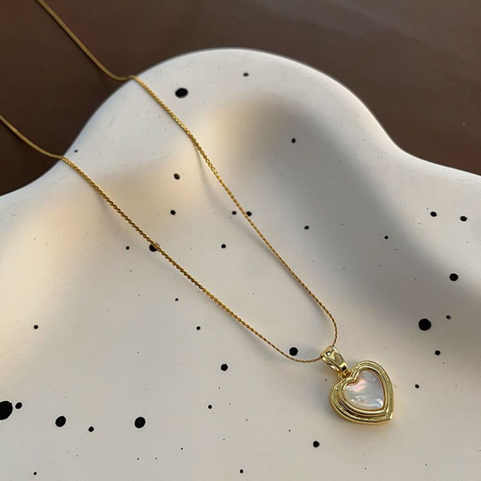 Золотистая цепочка с контурным сердцем и кристаллом CJJ24307 Золотистая цепочка с контурным сердцем и кристаллом CJJ24307