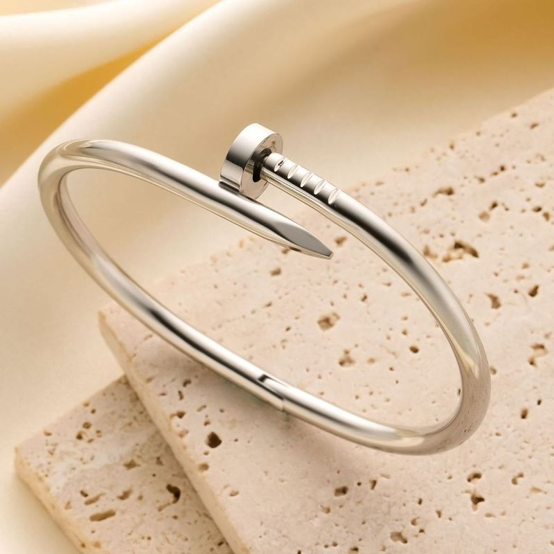 Браслет жесткий гвоздь с акцентной шляпкой 1J12040CJJ Браслет жесткий гвоздь с акцентной шляпкой 1J12040CJJ