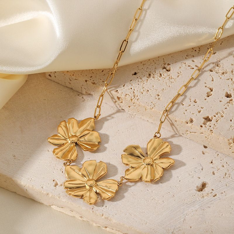 Золотистая цепочка с тремя цветами CJL81927