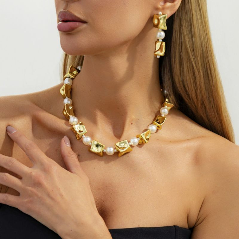 Бусы из крупного жемчуга и янтарных вставок CJT25617