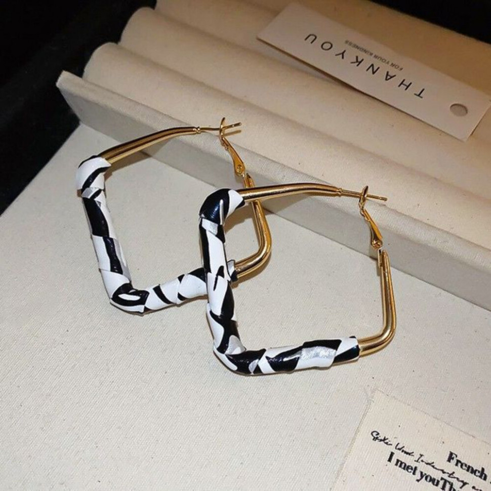 Геометрические квадратные серьги-кольца с леопардовым узором CJ09902