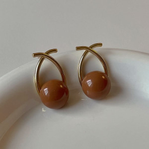 Серьги-пусеты из ювелирного сплава с коричневыми сферами CJC26199