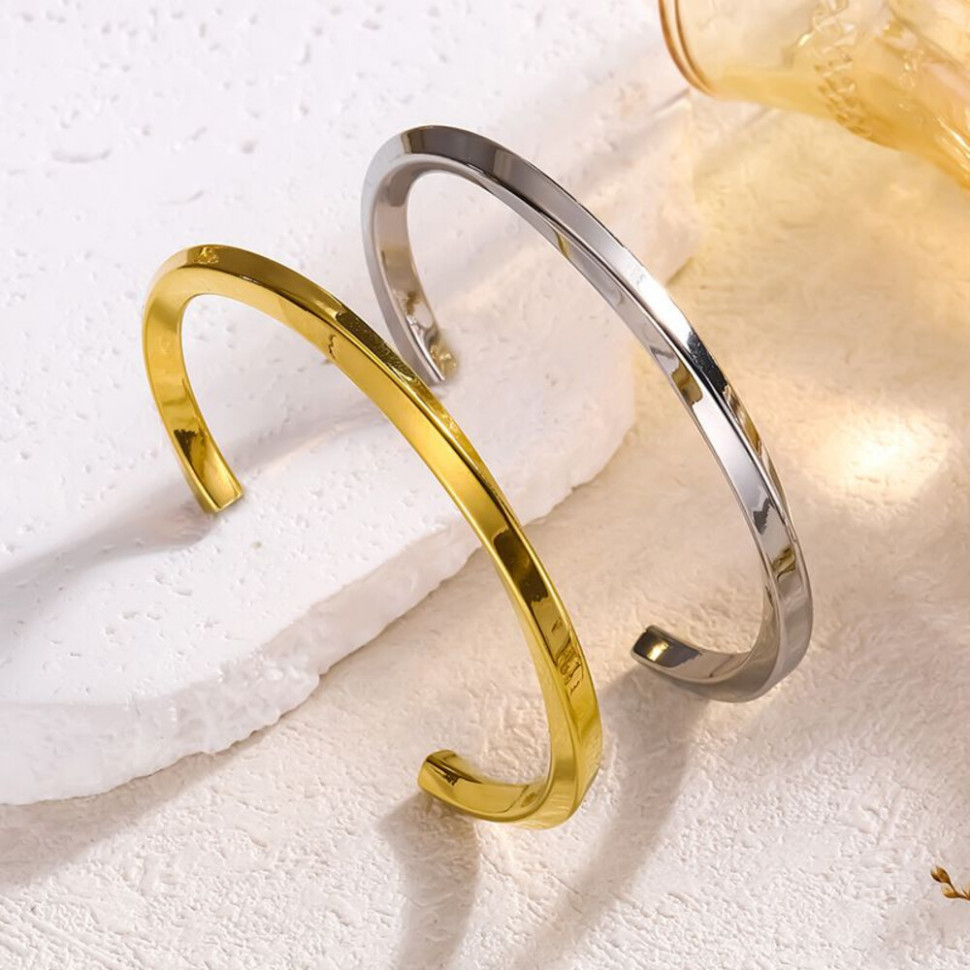 Жесткий браслет-манжета с фактурной поверхностью CJH15064