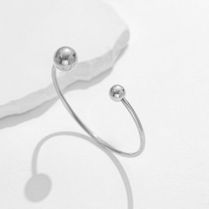 Жесткий браслет разомкнутый с шариками CJH32257 Жесткий браслет разомкнутый с шариками CJH32257