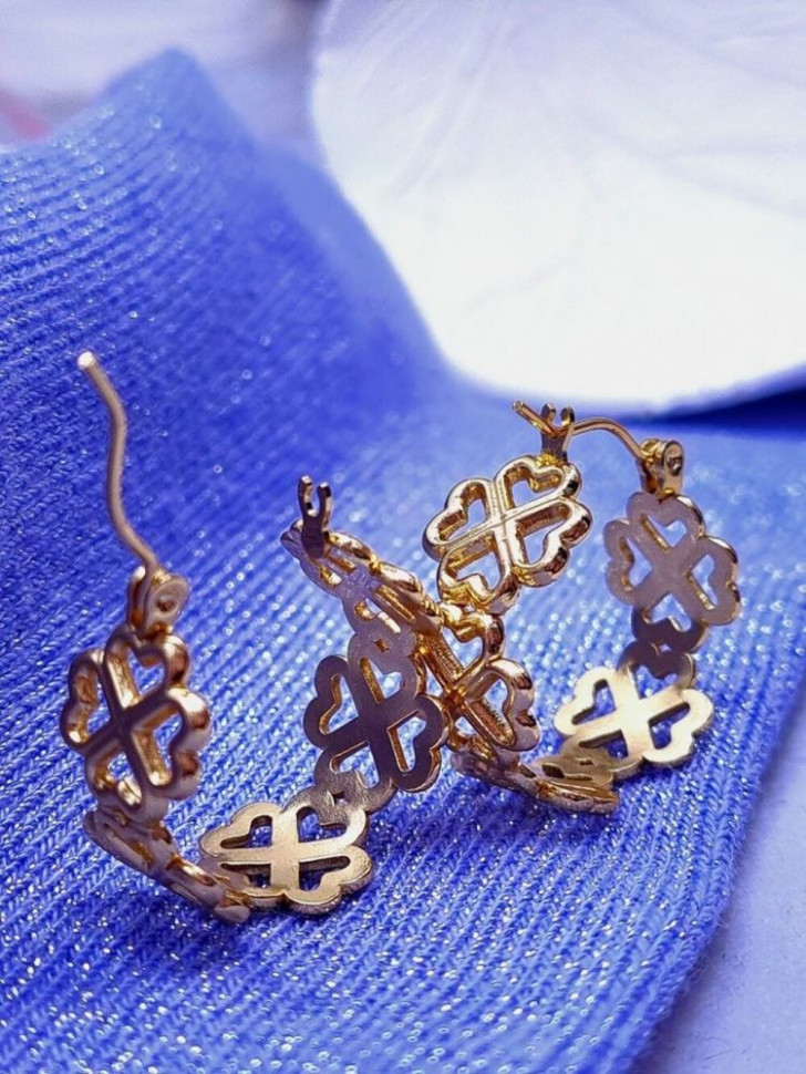 Широкие ажурные серьги-кольца из соединенных цветов клевера J10291CJJ